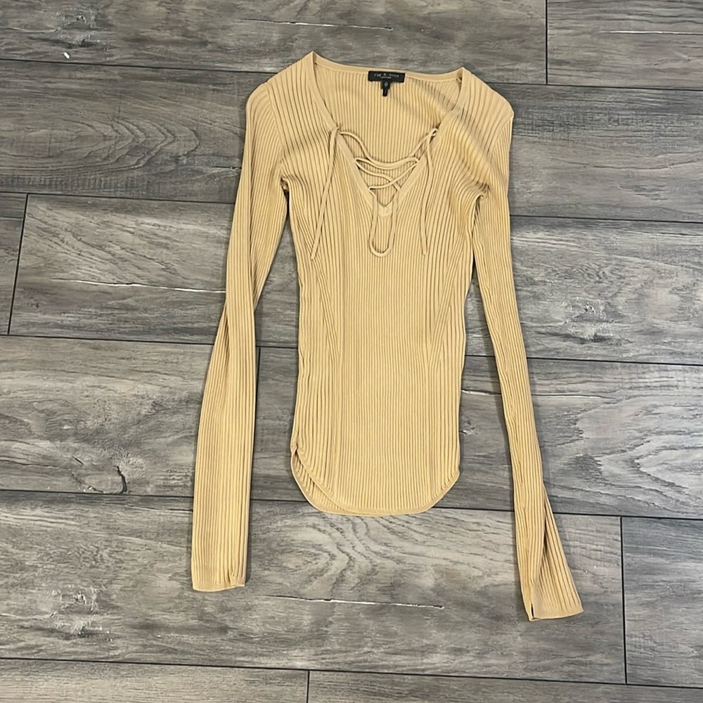 Rag & bone women top
Brand new
Never worn 
Without tags
Size XS - Picture 2 of 6